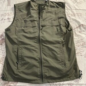 Men's green lightweight Khaki Outdoor Vest1  (measurement in photos)